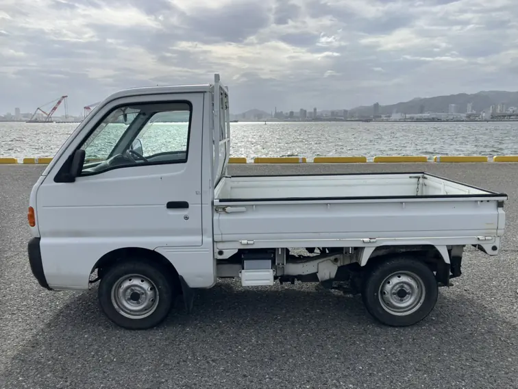 Side profile of a white Suzuki Carry DD51T 4WD Kei Truck