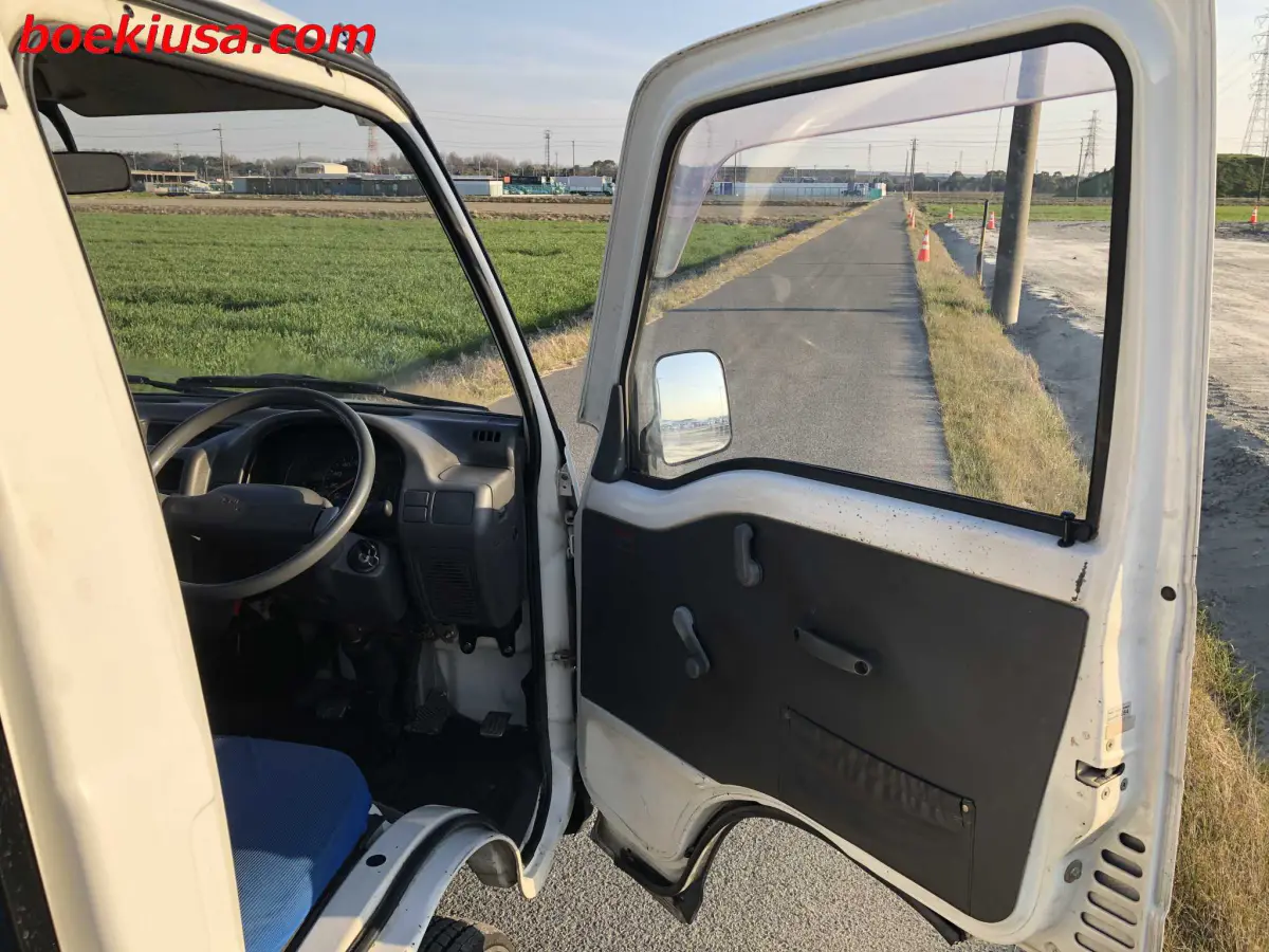 1990 Subaru Sambar 4x4, a white Kei Truck, for sale at Boeki USA in Paterson, NJ (photo 11 of 20)