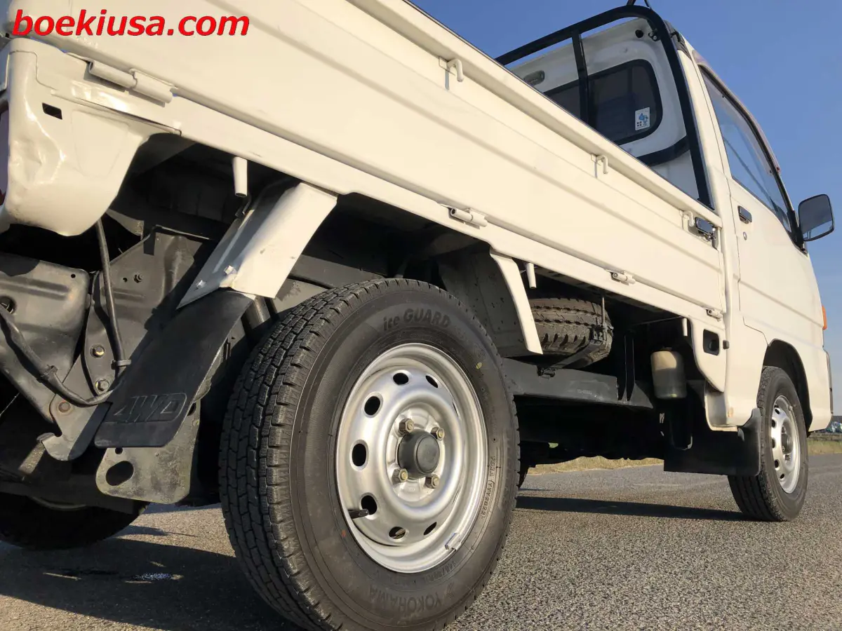 1990 Subaru Sambar 4x4, a white Kei Truck, for sale at Boeki USA in Paterson, NJ (photo 6 of 20)