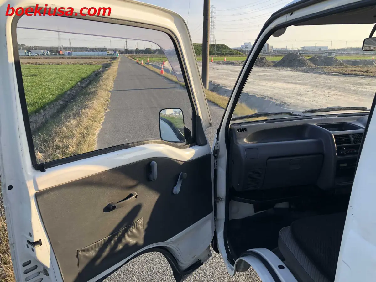 1990 Subaru Sambar 4x4, a white Kei Truck, for sale at Boeki USA in Paterson, NJ (photo 8 of 20)