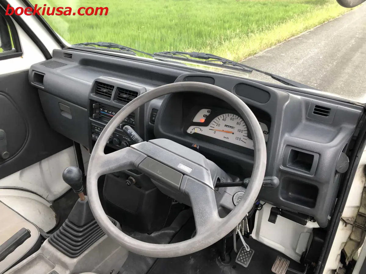 1991 Mitsubishi Minicab 4x4, a white Kei Truck, for sale at Boeki USA in Paterson, NJ (photo 14 of 20)