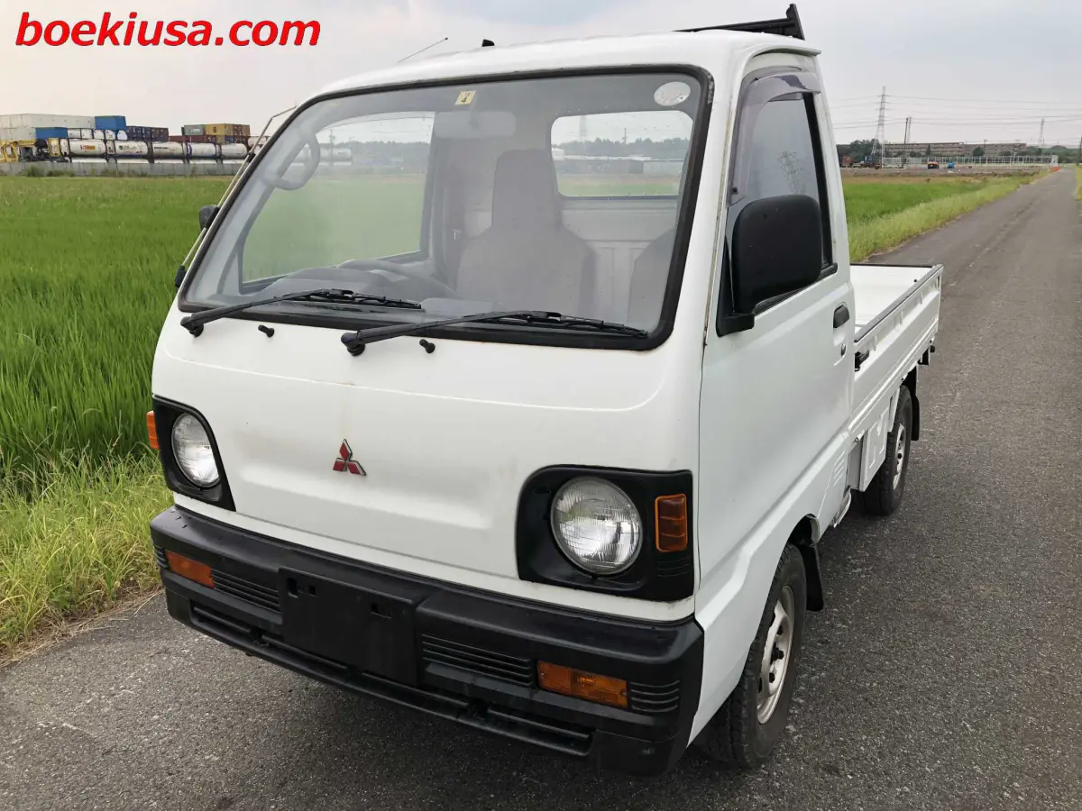 1991 Mitsubishi Minicab 4x4, a white Kei Truck, for sale at Boeki USA in Paterson, NJ (photo 2 of 20)
