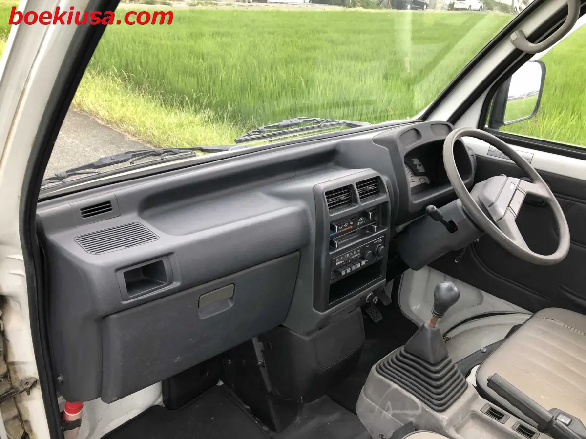 1991 Mitsubishi Minicab 4x4, a white Kei Truck, for sale at Boeki USA in Paterson, NJ (photo 9 of 20)