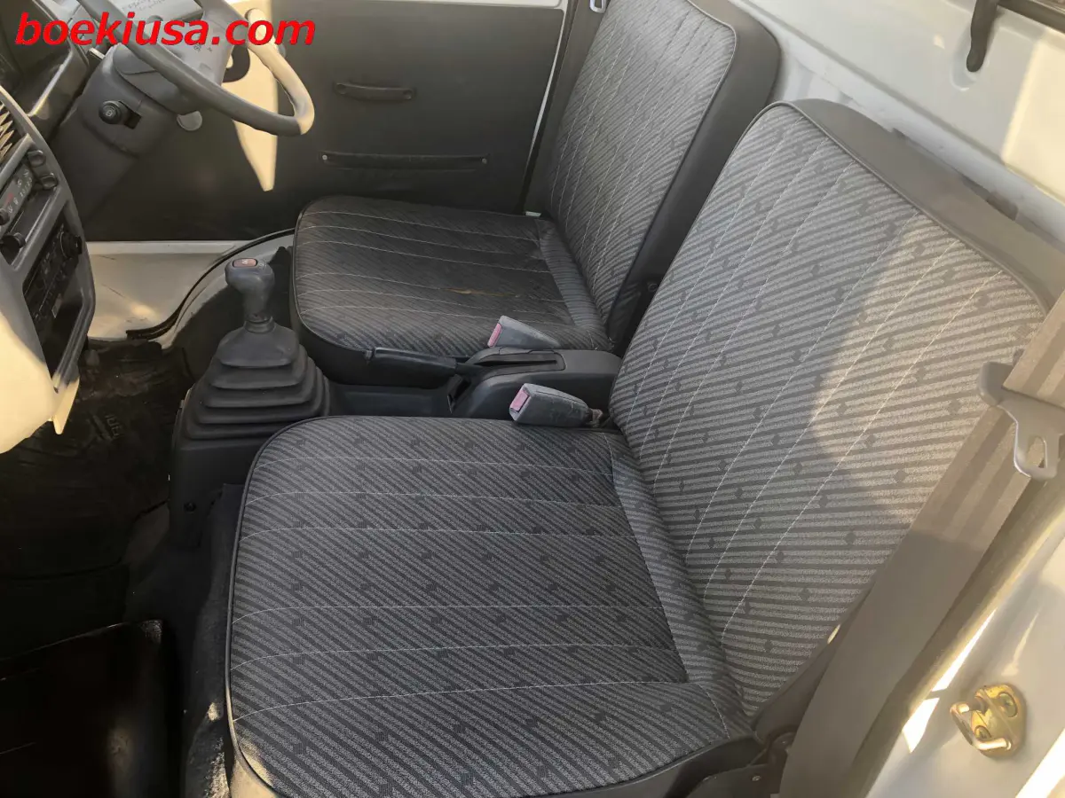 1991 Subaru Sambar 4x4, a white Kei Truck, for sale at Boeki USA in Paterson, NJ (photo 10 of 20)