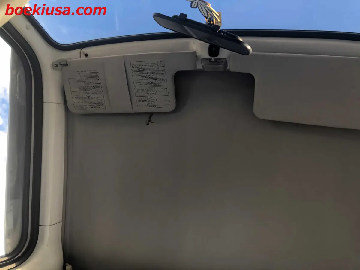 1991 Subaru Sambar 4x4, a white Kei Truck, for sale at Boeki USA in Paterson, NJ (photo 11 of 20)