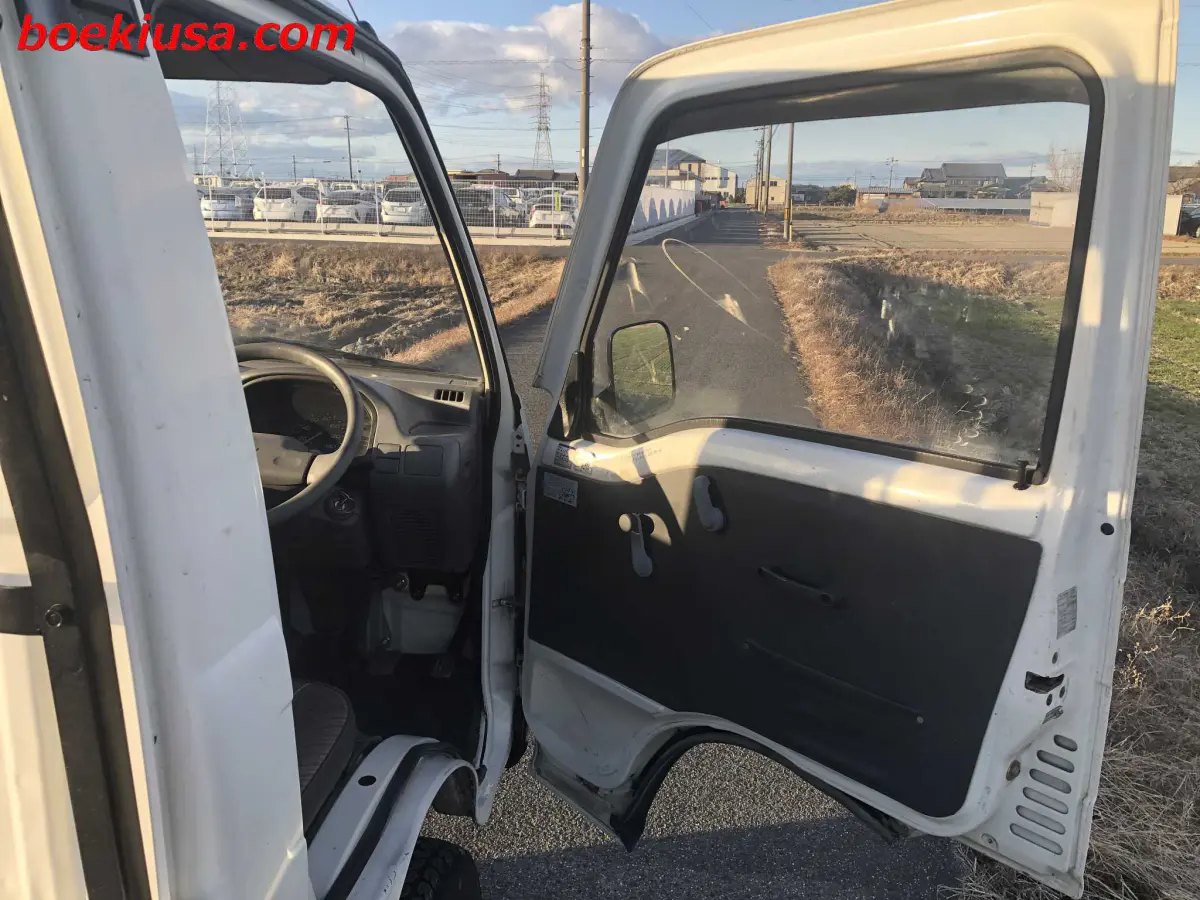1991 Subaru Sambar 4x4, a white Kei Truck, for sale at Boeki USA in Paterson, NJ (photo 12 of 20)