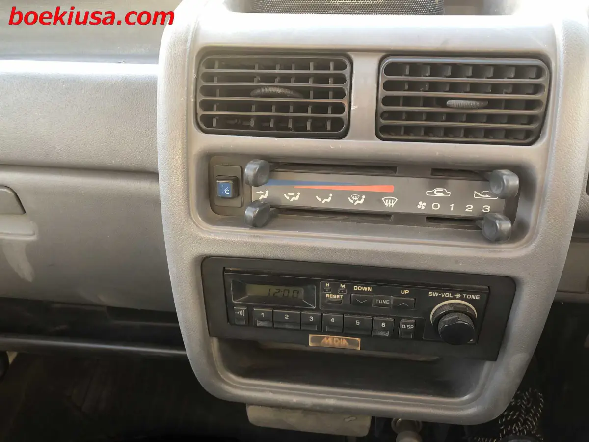 1991 Subaru Sambar 4x4, a white Kei Truck, for sale at Boeki USA in Paterson, NJ (photo 17 of 20)