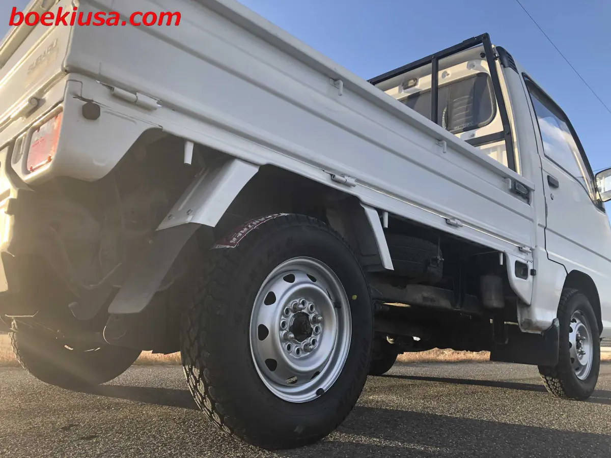 1991 Subaru Sambar 4x4, a white Kei Truck, for sale at Boeki USA in Paterson, NJ (photo 6 of 20)