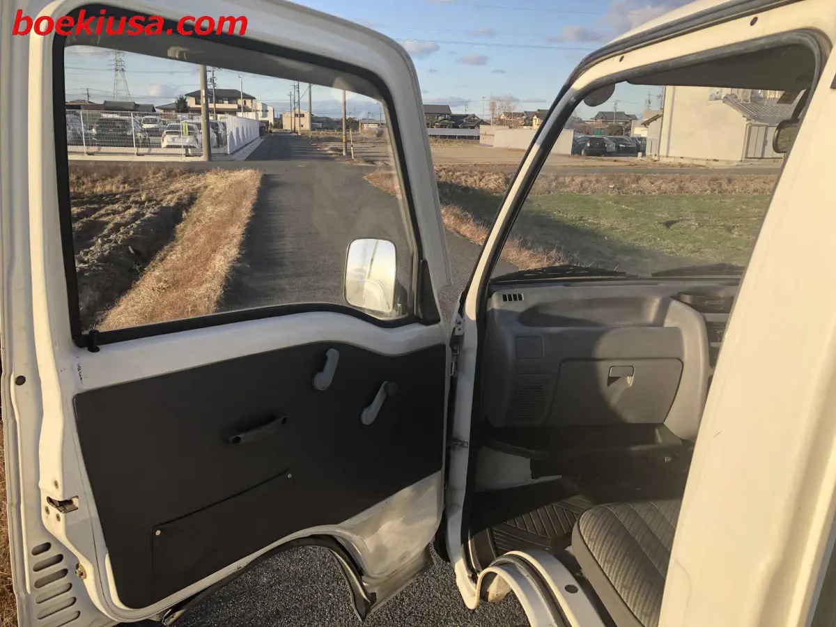 1991 Subaru Sambar 4x4, a white Kei Truck, for sale at Boeki USA in Paterson, NJ (photo 8 of 20)