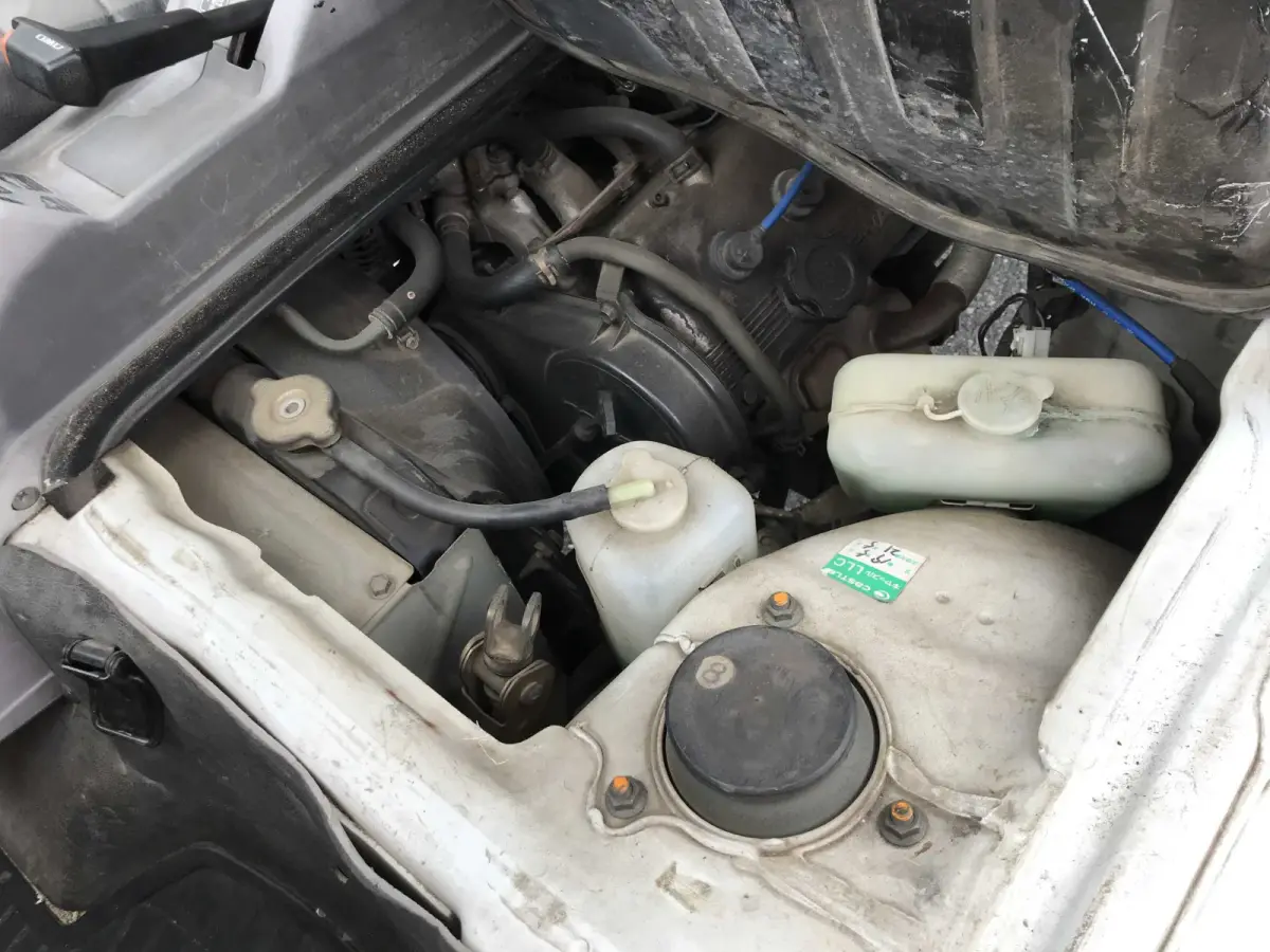 1991 Suzuki Carry, 4WD, a Kei Truck, for sale at Sunshine Imports in Austin, TX (photo 11 of 13)