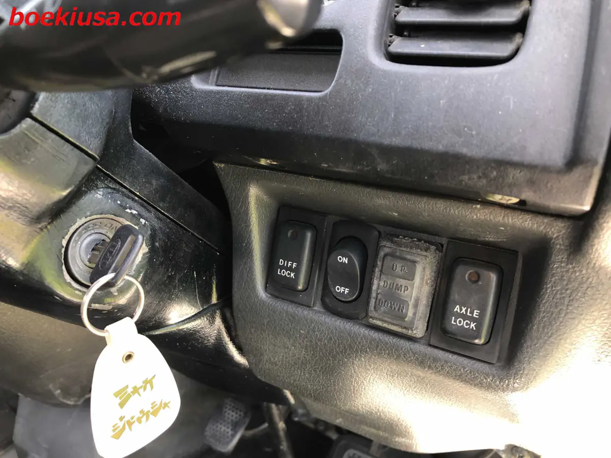 1991 Suzuki Carry Dump 4x4, a white Kei Truck, for sale at Boeki USA in Paterson, NJ (photo 17 of 20)