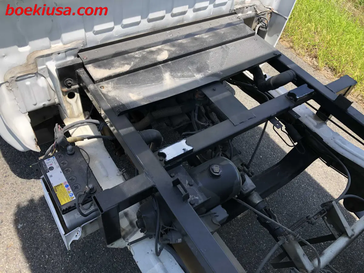 1991 Suzuki Carry Dump 4x4, a white Kei Truck, for sale at Boeki USA in Paterson, NJ (photo 6 of 20)
