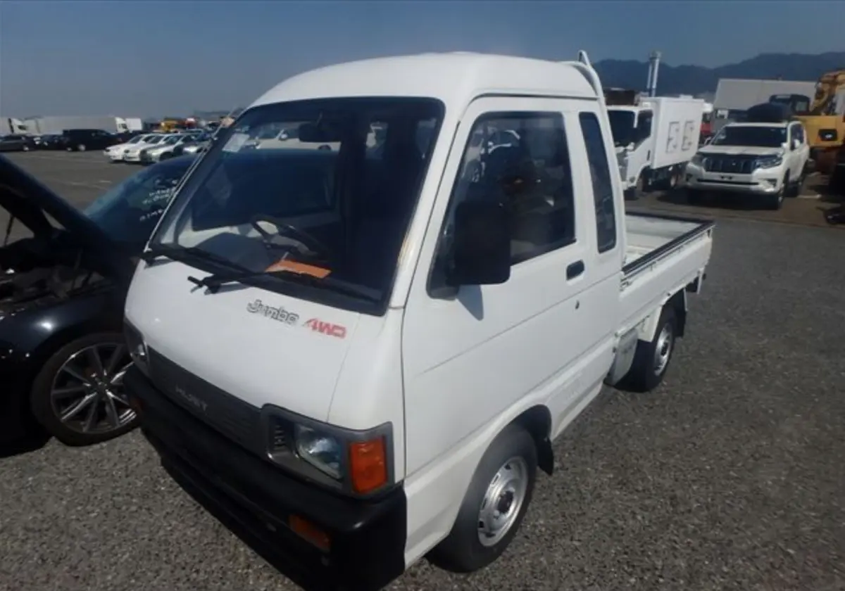 1992 Daihatsu Hijet Jumbo 4WD, a Kei Truck, for sale at Street Legal Mini Trucks in Philadelphia, PA (photo 10 of 20)