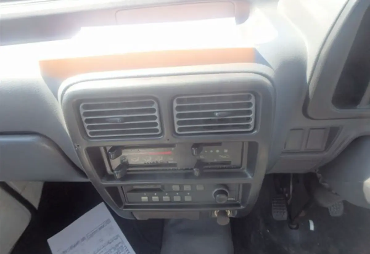 1992 Daihatsu Hijet Jumbo 4WD, a Kei Truck, for sale at Street Legal Mini Trucks in Philadelphia, PA (photo 14 of 20)