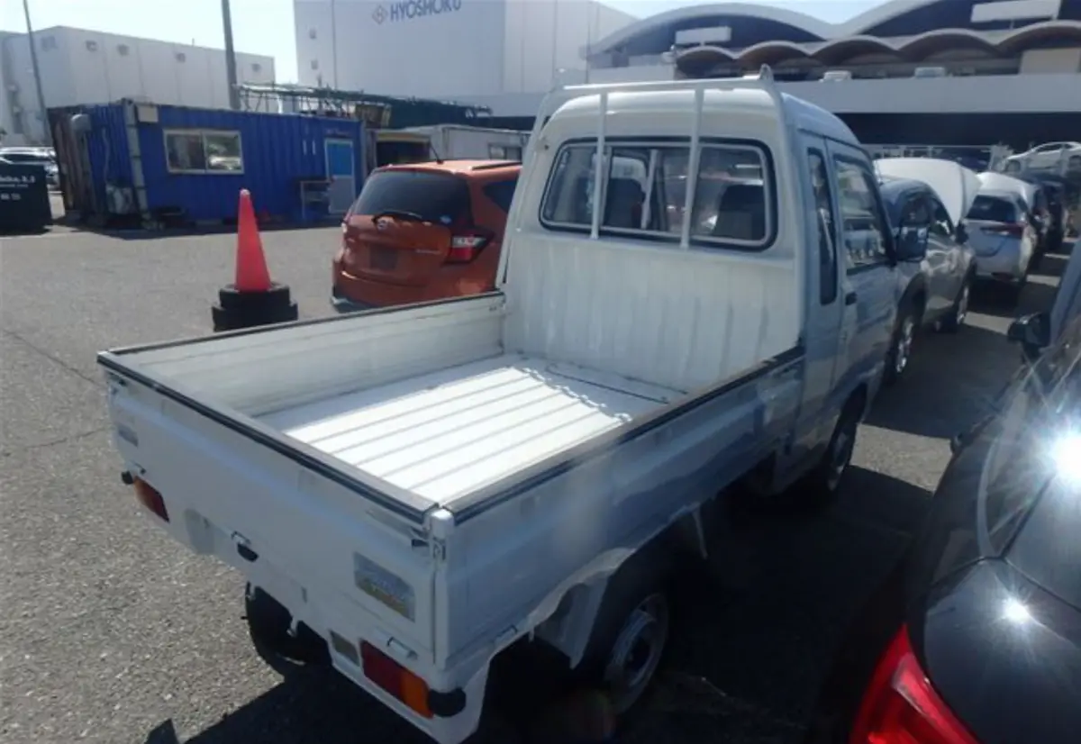1992 Daihatsu Hijet Jumbo 4WD, a Kei Truck, for sale at Street Legal Mini Trucks in Philadelphia, PA (photo 16 of 20)
