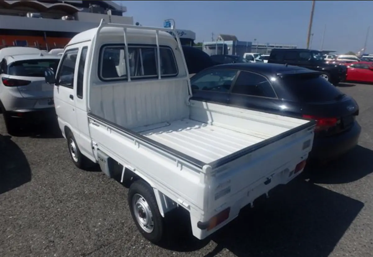 1992 Daihatsu Hijet Jumbo 4WD, a Kei Truck, for sale at Street Legal Mini Trucks in Philadelphia, PA (photo 17 of 20)