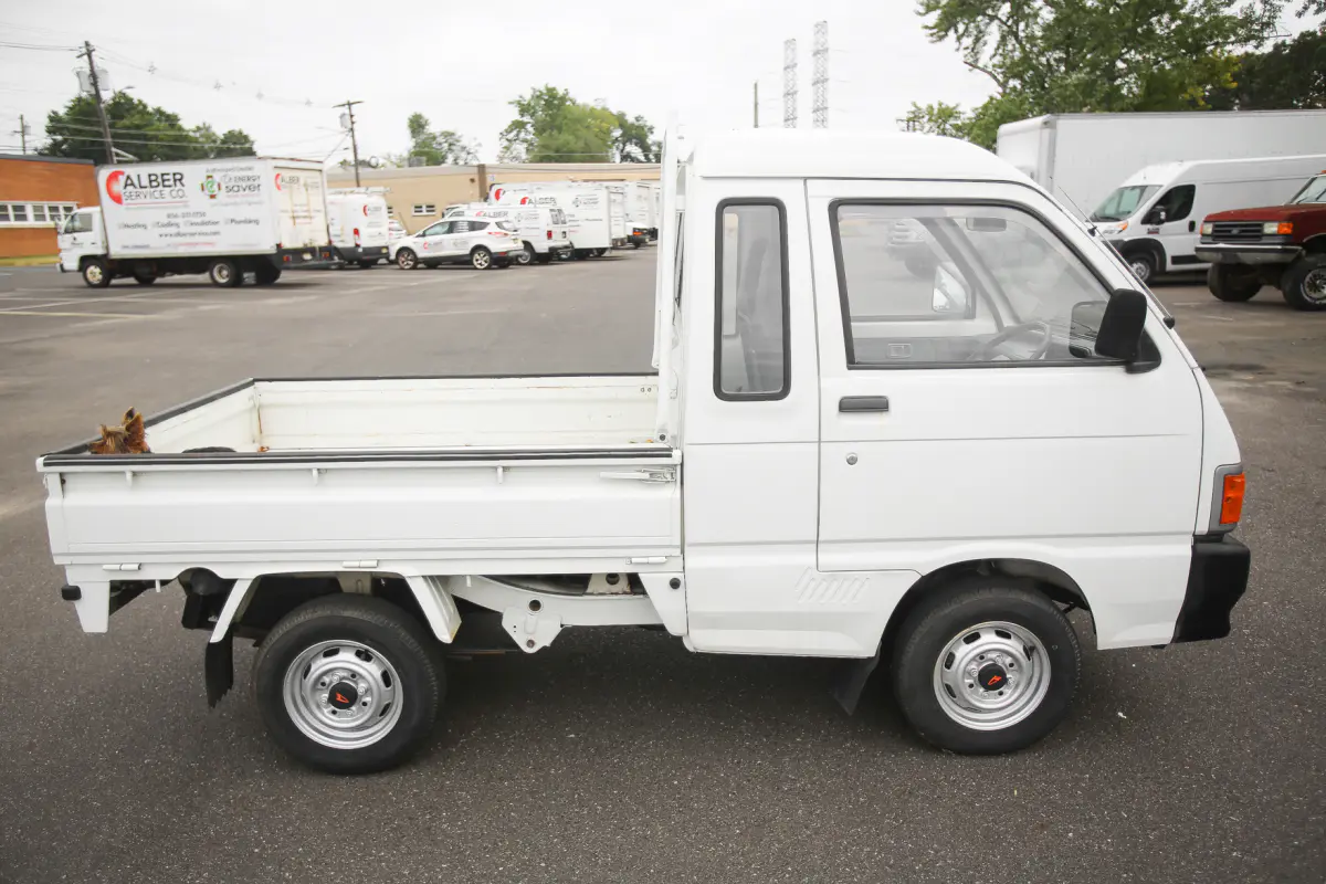 1992 Daihatsu Hijet Jumbo 4WD, a Kei Truck, for sale at Street Legal Mini Trucks in Philadelphia, PA (photo 19 of 20)