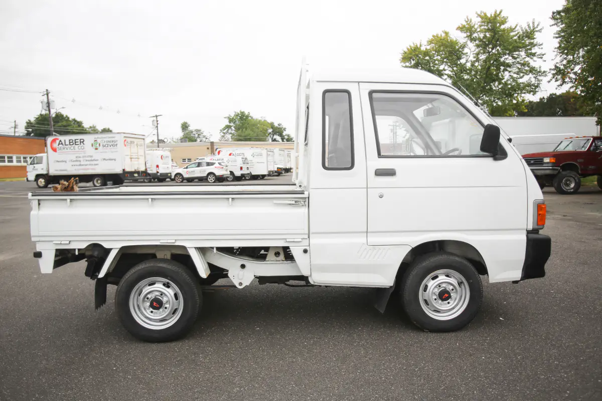1992 Daihatsu Hijet Jumbo 4WD, a Kei Truck, for sale at Street Legal Mini Trucks in Philadelphia, PA (photo 20 of 20)