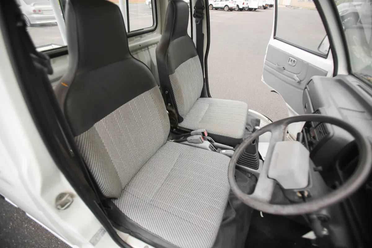 1992 Daihatsu Hijet Jumbo 4WD, a Kei Truck, for sale at Street Legal Mini Trucks in Philadelphia, PA (photo 5 of 20)