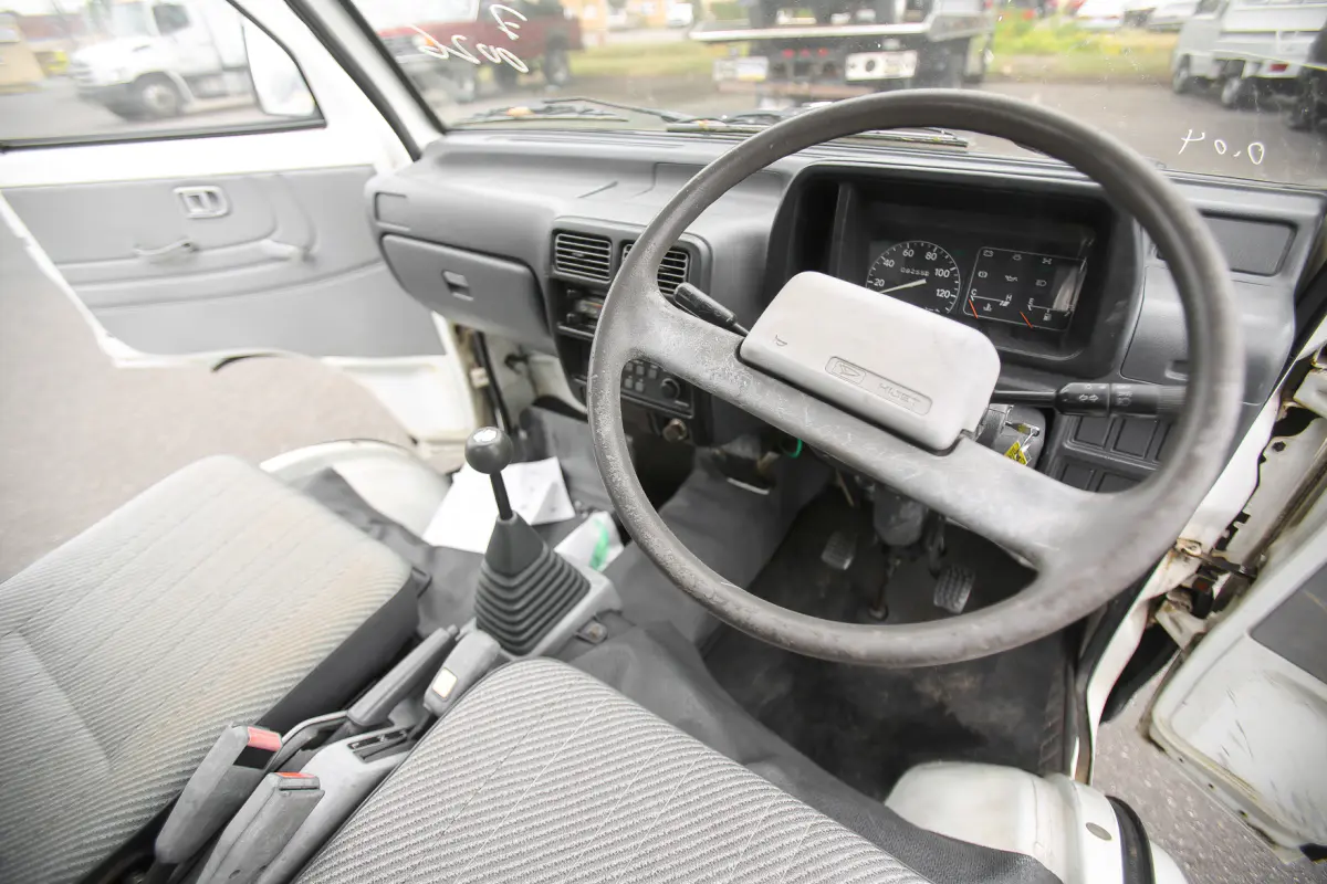 1992 Daihatsu Hijet Jumbo 4WD, a Kei Truck, for sale at Street Legal Mini Trucks in Philadelphia, PA (photo 6 of 20)