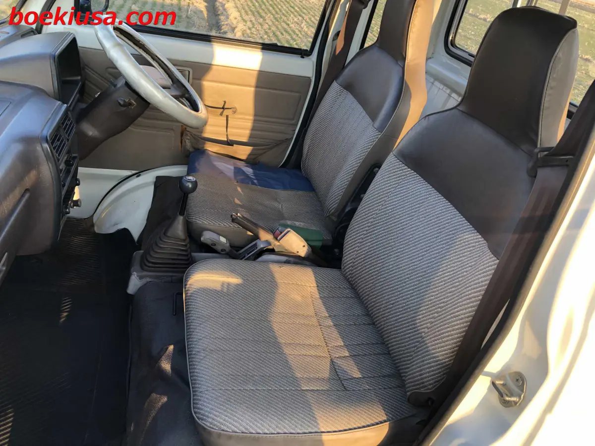 1992 Daihatsu Hijet Jumbo 4x4, a white Kei Truck, for sale at Boeki USA in Paterson, NJ (photo 10 of 20)