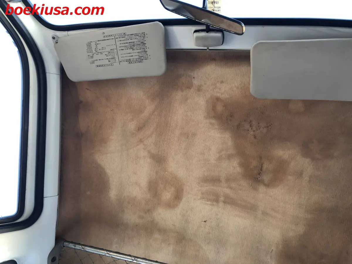 1992 Daihatsu Hijet Jumbo 4x4, a white Kei Truck, for sale at Boeki USA in Paterson, NJ (photo 11 of 20)