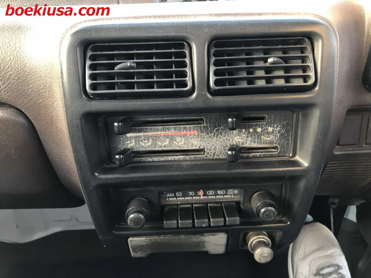 1992 Daihatsu Hijet Jumbo 4x4, a white Kei Truck, for sale at Boeki USA in Paterson, NJ (photo 17 of 20)