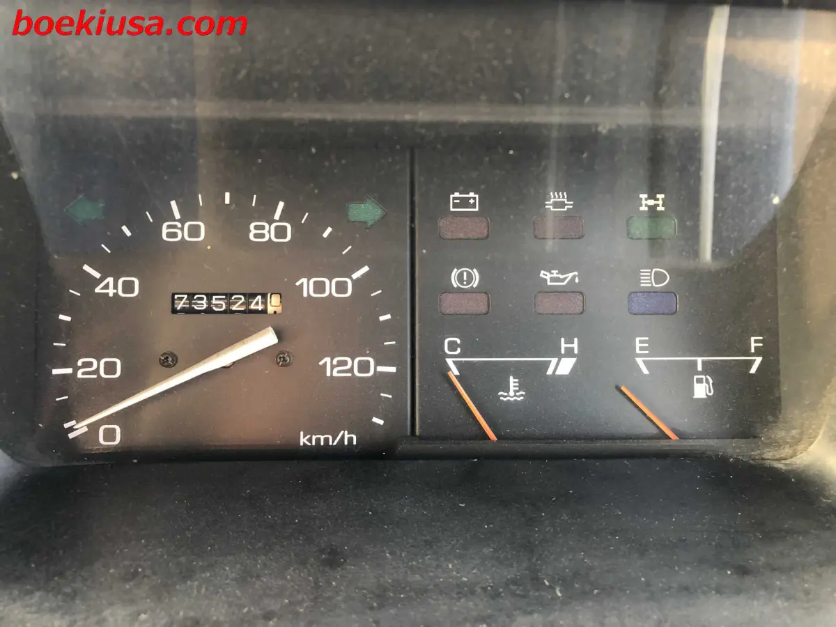 1992 Daihatsu Hijet Jumbo 4x4, a white Kei Truck, for sale at Boeki USA in Paterson, NJ (photo 18 of 20)