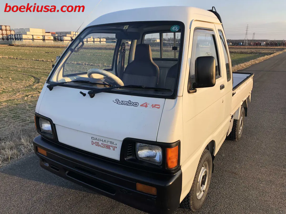1992 Daihatsu Hijet Jumbo 4x4, a white Kei Truck, for sale at Boeki USA in Paterson, NJ (photo 2 of 20)