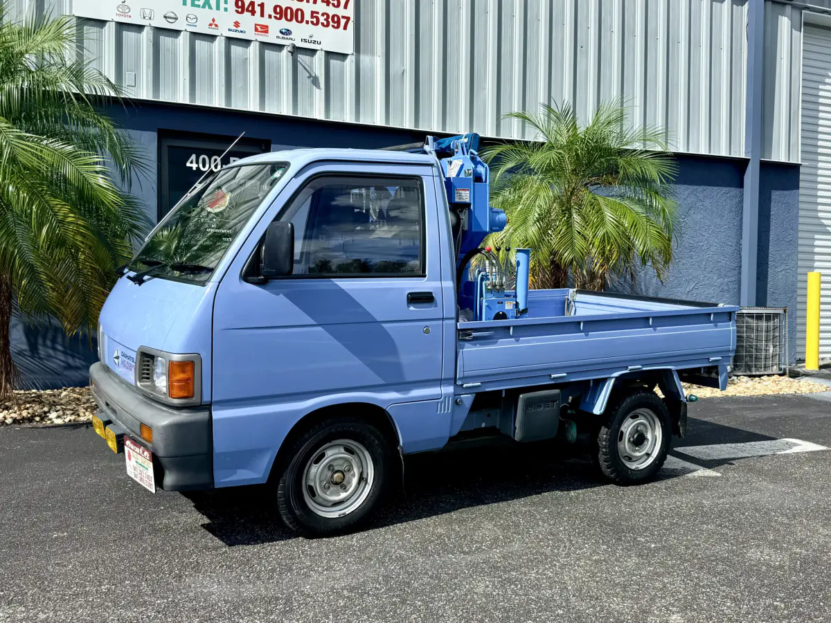 1992 Daihatsu HiJet Kei Truck with Crane, for sale at Japan Car FL in Oldsmar, FL (photo 4 of 19)