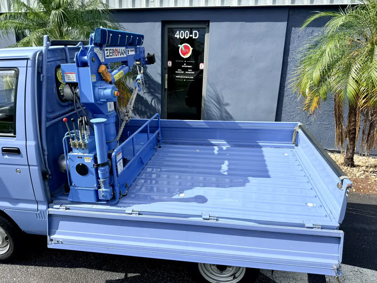 1992 Daihatsu HiJet Kei Truck with Crane, for sale at Japan Car FL in Oldsmar, FL (photo 5 of 19)