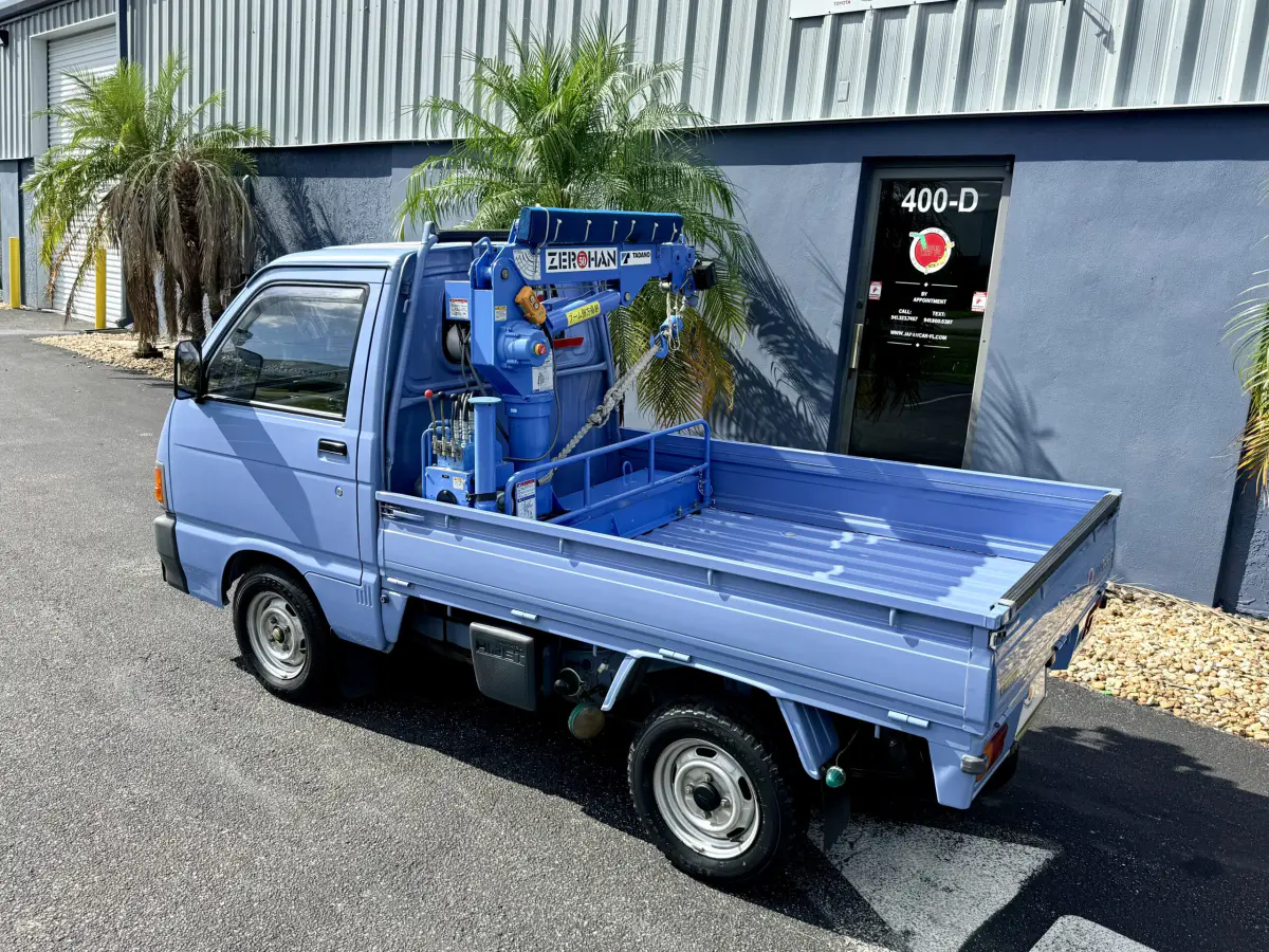 1992 Daihatsu HiJet Kei Truck with Crane, for sale at Japan Car FL in Oldsmar, FL (photo 6 of 19)