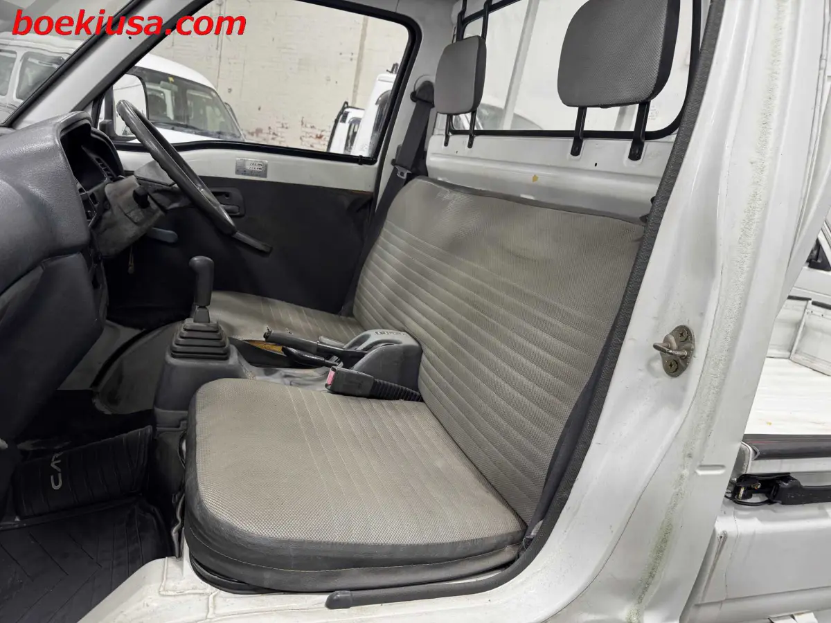 1992 Suzuki Carry 4x4, a white Kei Truck, for sale at Boeki USA in Paterson, NJ (photo 10 of 20)