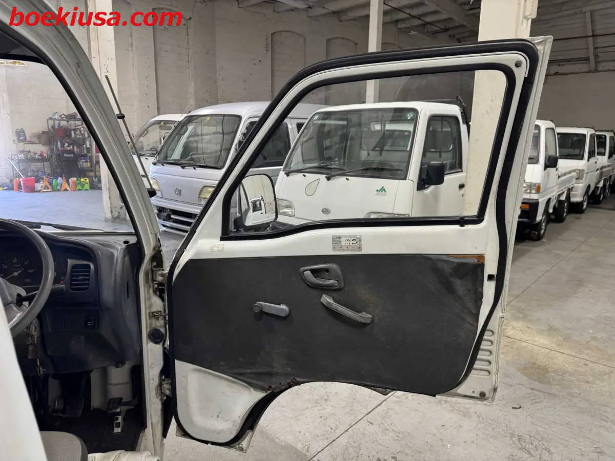 1992 Suzuki Carry 4x4, a white Kei Truck, for sale at Boeki USA in Paterson, NJ (photo 12 of 20)