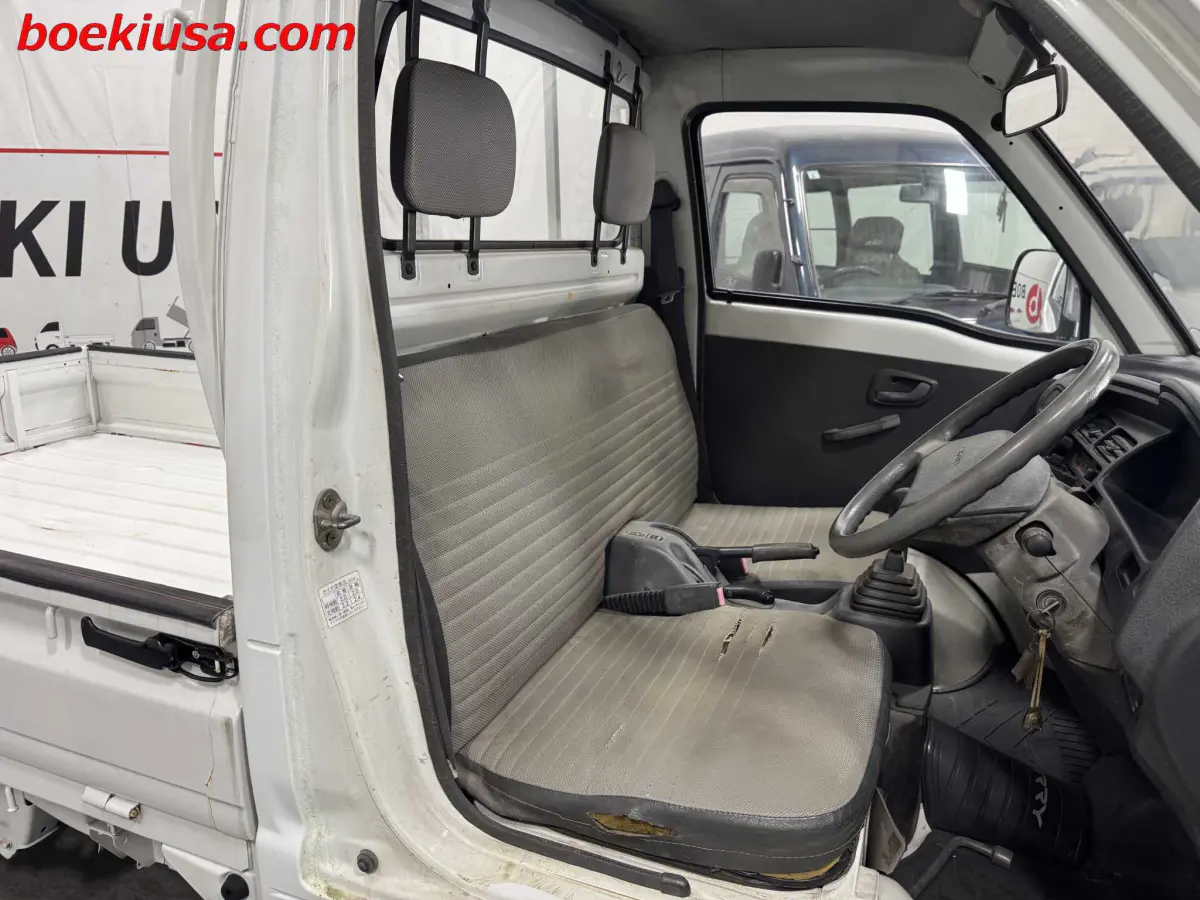 1992 Suzuki Carry 4x4, a white Kei Truck, for sale at Boeki USA in Paterson, NJ (photo 14 of 20)