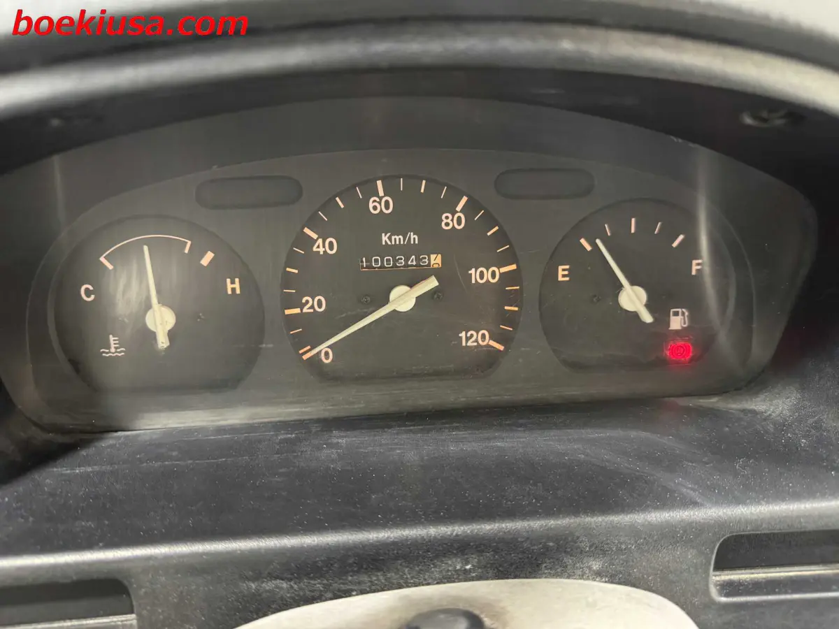 1992 Suzuki Carry 4x4, a white Kei Truck, for sale at Boeki USA in Paterson, NJ (photo 17 of 20)