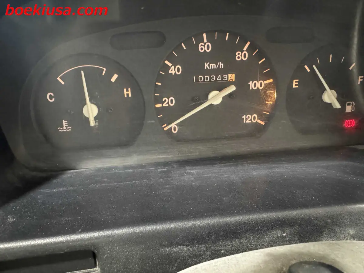 1992 Suzuki Carry 4x4, a white Kei Truck, for sale at Boeki USA in Paterson, NJ (photo 18 of 20)