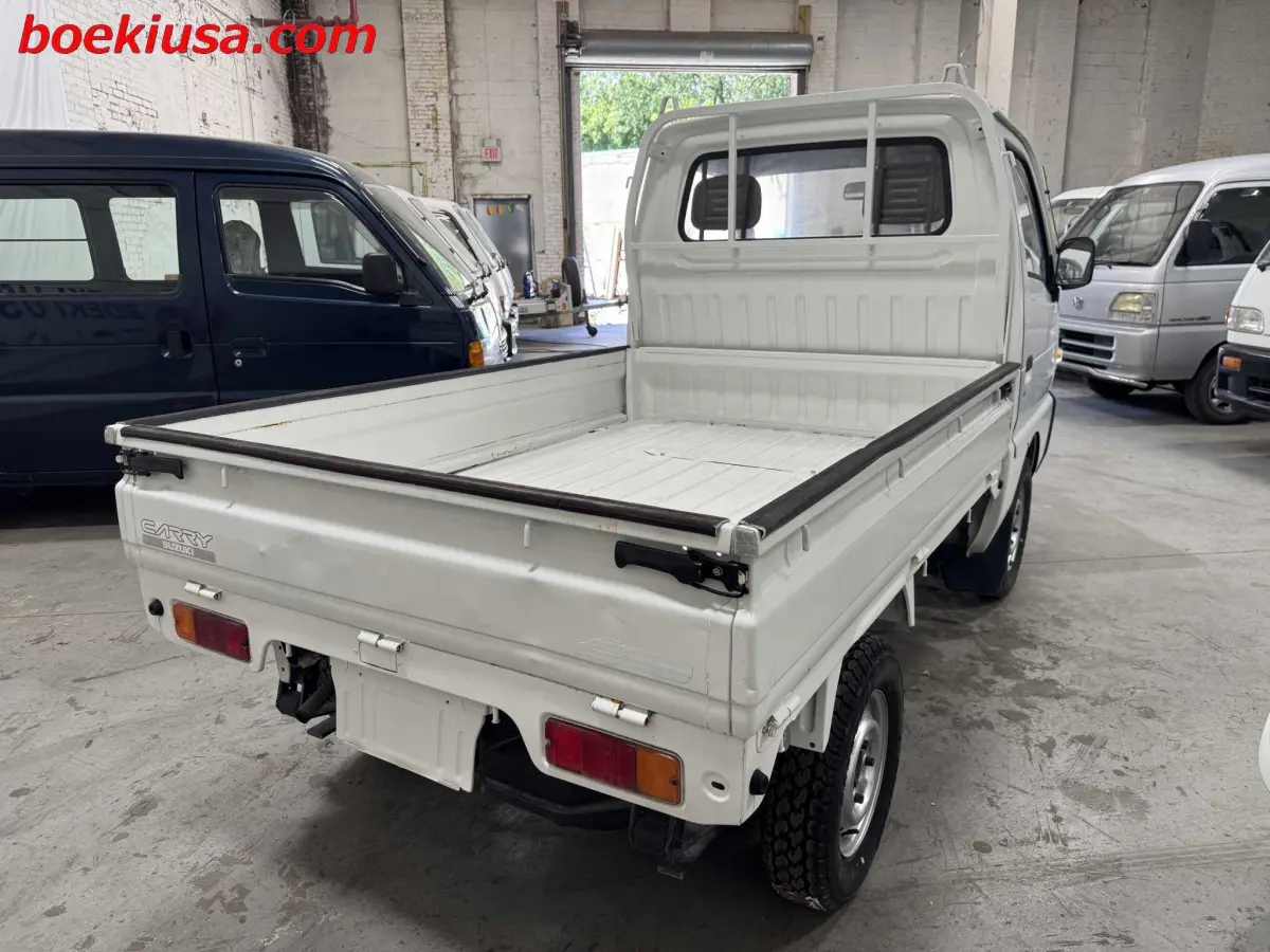 1992 Suzuki Carry 4x4, a white Kei Truck, for sale at Boeki USA in Paterson, NJ (photo 4 of 20)