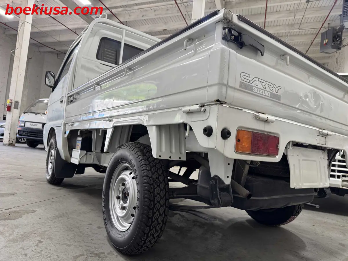 1992 Suzuki Carry 4x4, a white Kei Truck, for sale at Boeki USA in Paterson, NJ (photo 6 of 20)