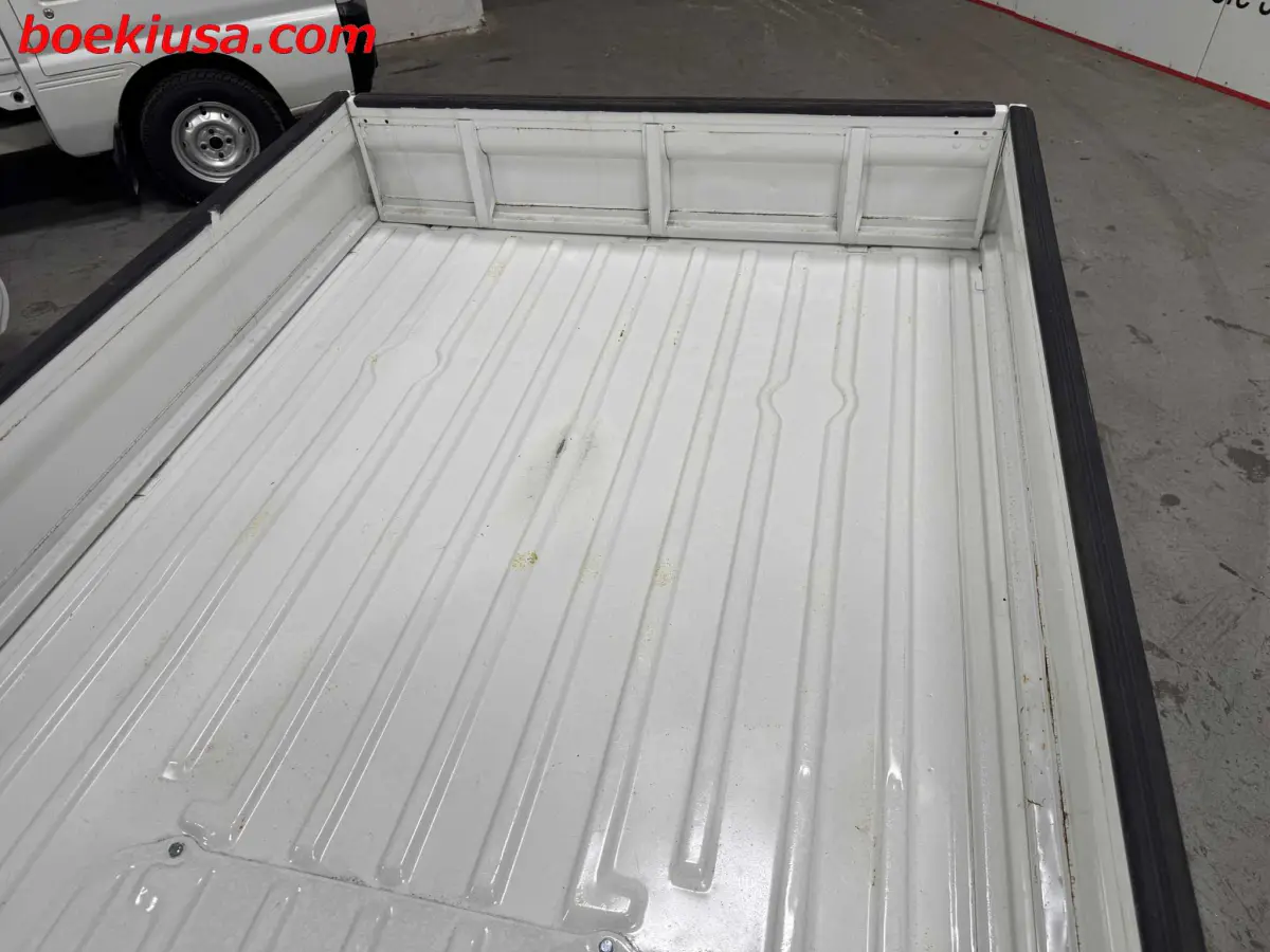 1992 Suzuki Carry 4x4, a white Kei Truck, for sale at Boeki USA in Paterson, NJ (photo 7 of 20)