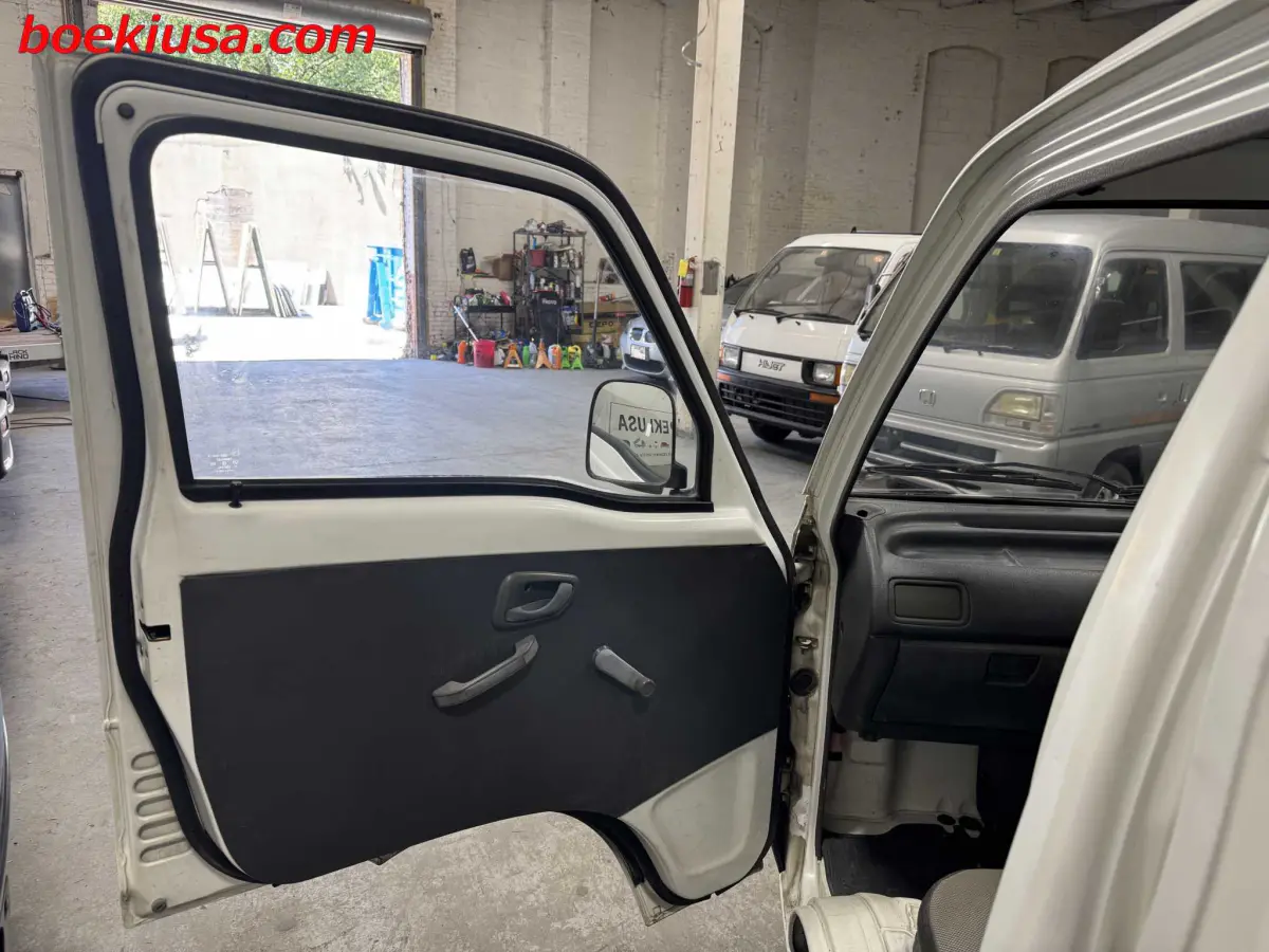 1992 Suzuki Carry 4x4, a white Kei Truck, for sale at Boeki USA in Paterson, NJ (photo 8 of 20)