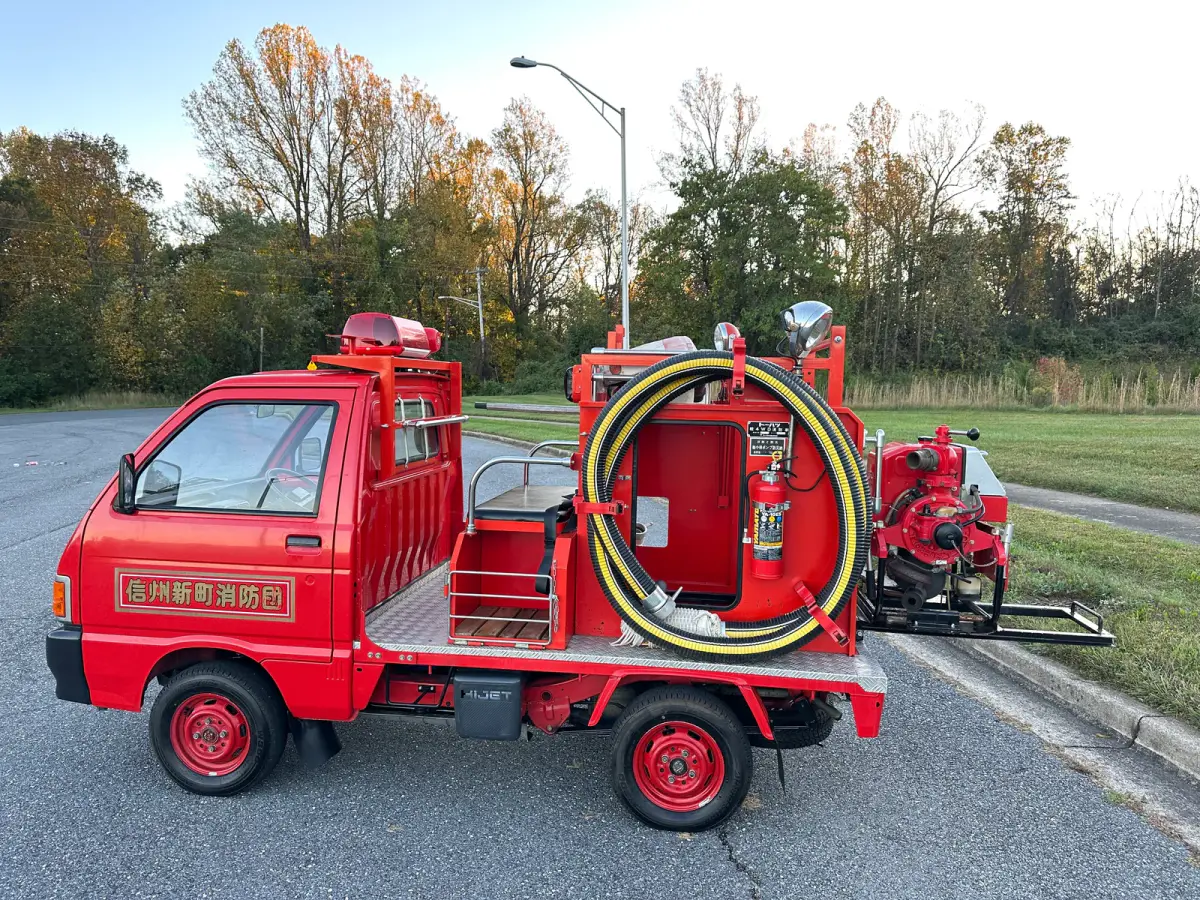 1993 Daihatsu Hijet Fire Truck 4WD, a Kei Truck, for sale at Tokyo Motors DC in Boyds, MD (photo 9 of 20)