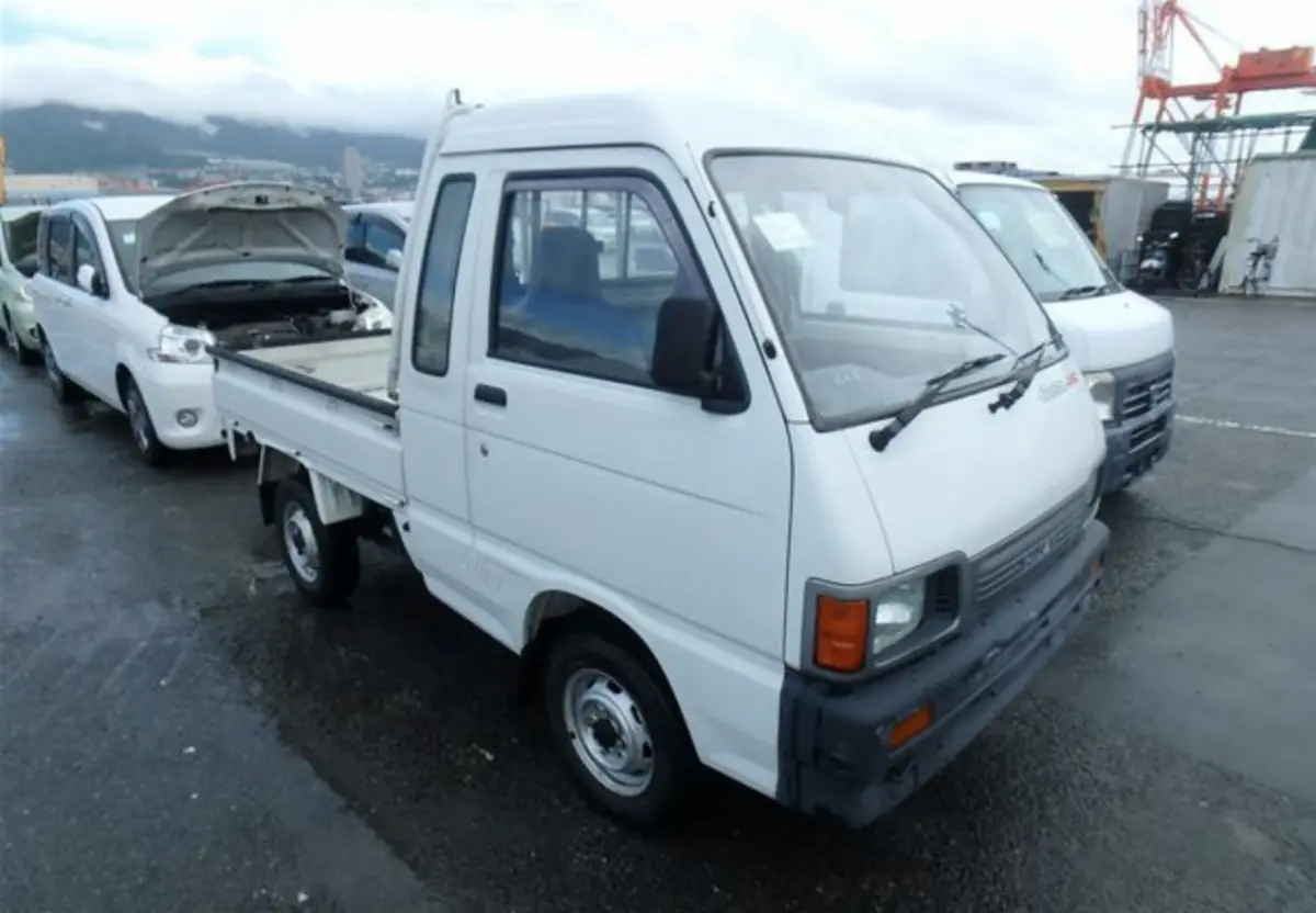 1993 Daihatsu Hijet Jumbo 4WD, a Kei Truck, for sale at Street Legal Mini Trucks in Philadelphia, PA (photo 10 of 20)