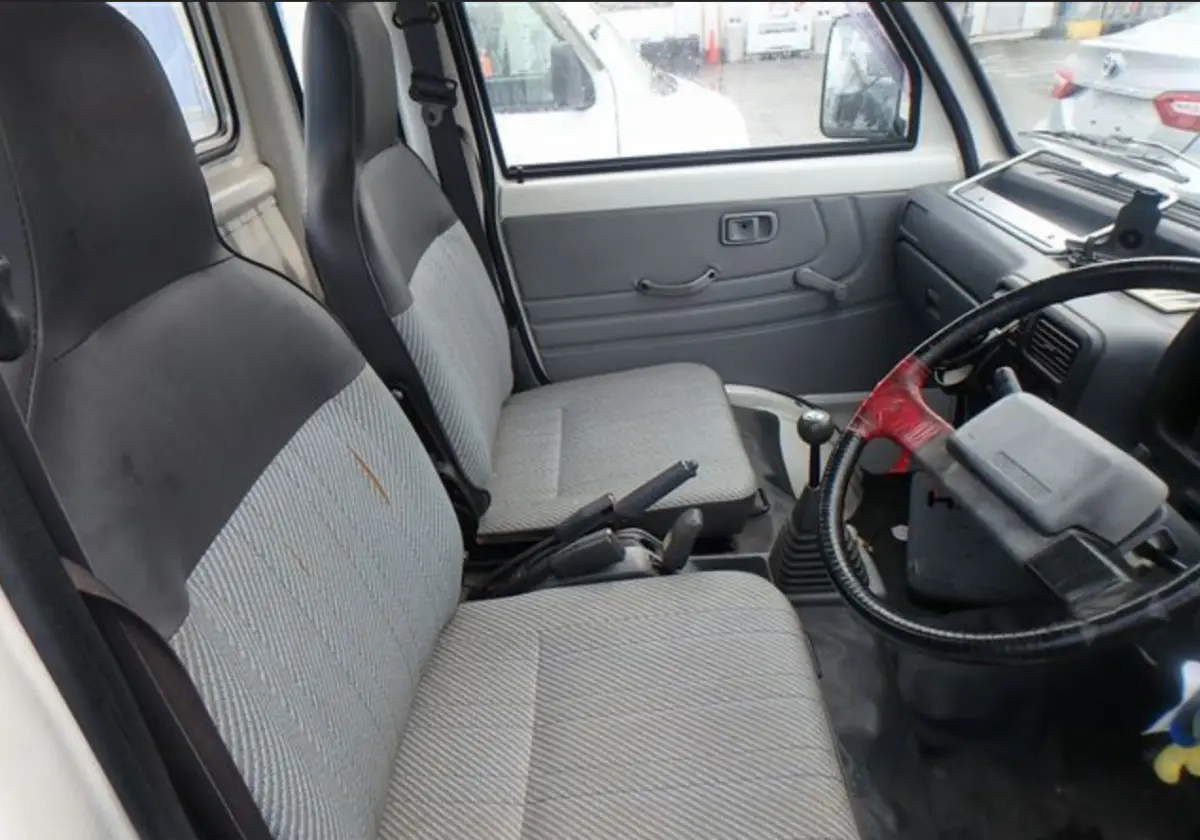 1993 Daihatsu Hijet Jumbo 4WD, a Kei Truck, for sale at Street Legal Mini Trucks in Philadelphia, PA (photo 12 of 20)