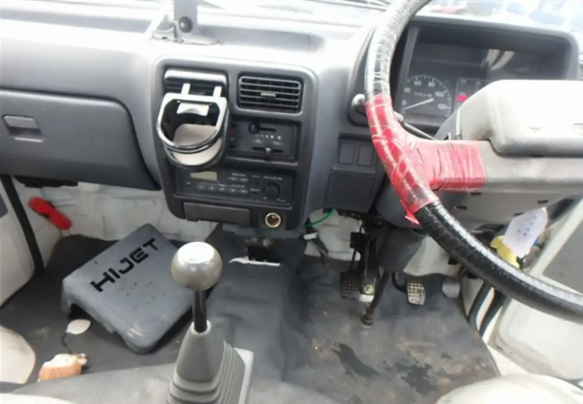 1993 Daihatsu Hijet Jumbo 4WD, a Kei Truck, for sale at Street Legal Mini Trucks in Philadelphia, PA (photo 14 of 20)