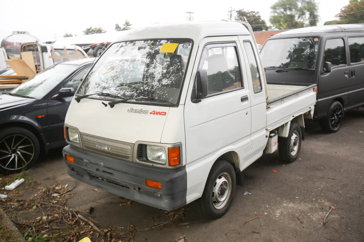 1993 Daihatsu Hijet Jumbo 4WD, a Kei Truck, for sale at Street Legal Mini Trucks in Philadelphia, PA (photo 2 of 20)