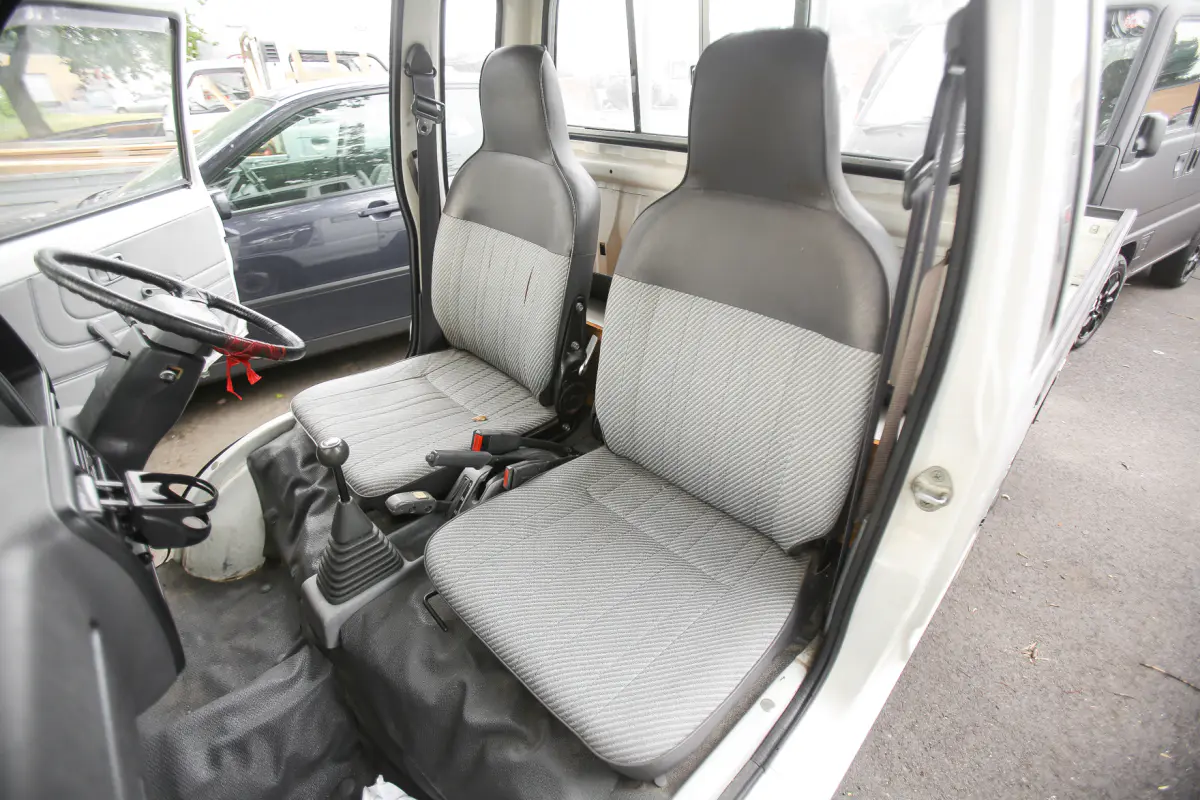 1993 Daihatsu Hijet Jumbo 4WD, a Kei Truck, for sale at Street Legal Mini Trucks in Philadelphia, PA (photo 5 of 20)
