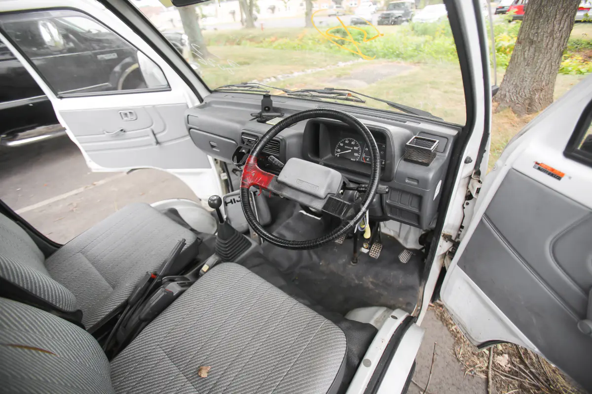 1993 Daihatsu Hijet Jumbo 4WD, a Kei Truck, for sale at Street Legal Mini Trucks in Philadelphia, PA (photo 6 of 20)