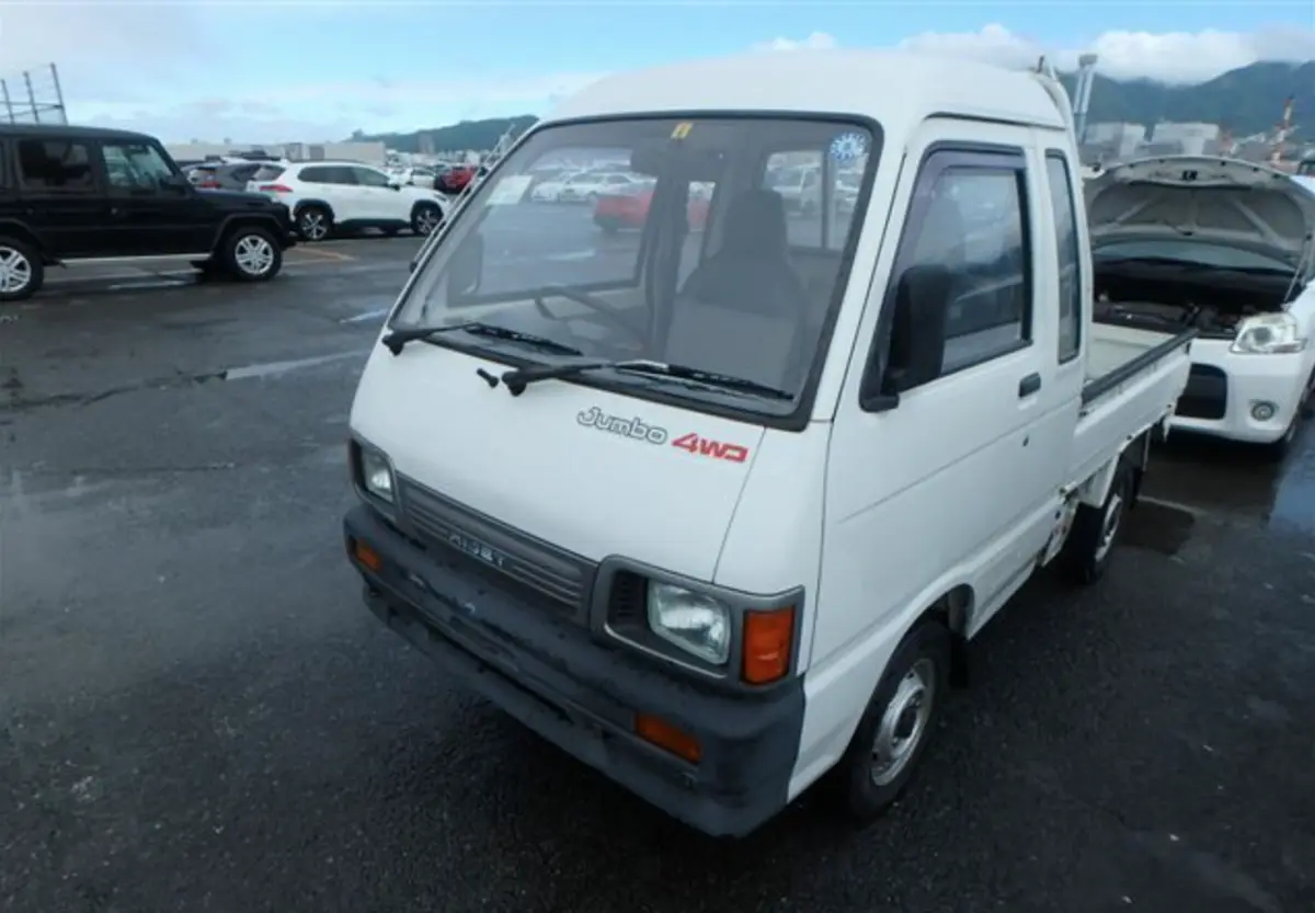 1993 Daihatsu Hijet Jumbo 4WD, a Kei Truck, for sale at Street Legal Mini Trucks in Philadelphia, PA (photo 9 of 20)