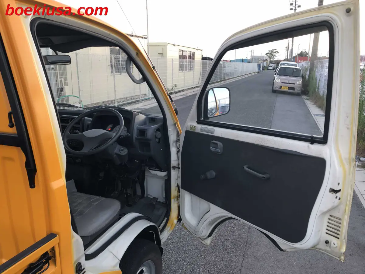 1993 Mitsubishi Minicab 4x4, a yellow ii Kei Truck, for sale at Boeki USA in Paterson, NJ (photo 12 of 20)